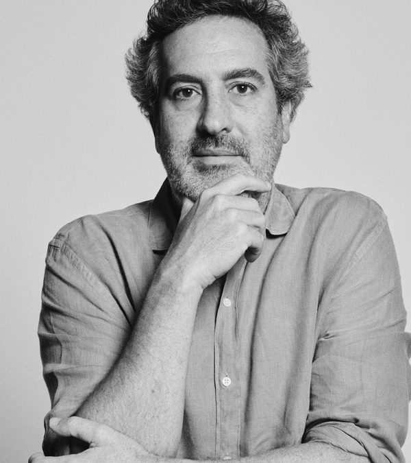 Arquiteto Thiago Bernardes, autor do projeto de residência de alto padrão em Ipanema